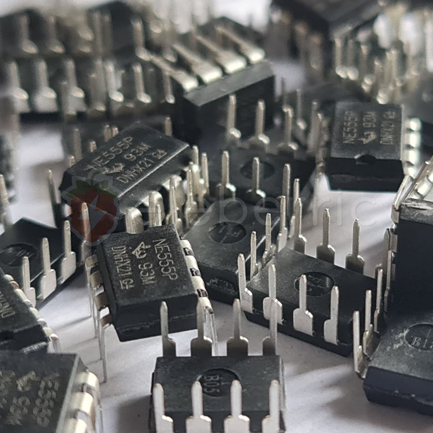 NE555 DIP IC Single Timer - View 2